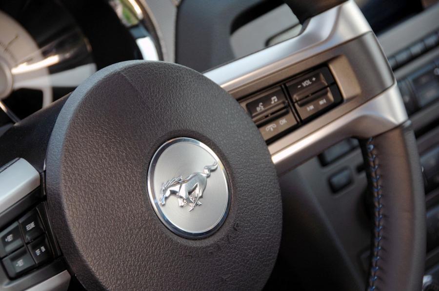  Ford Mustang GT 2010 года  (фото 63 из 213)